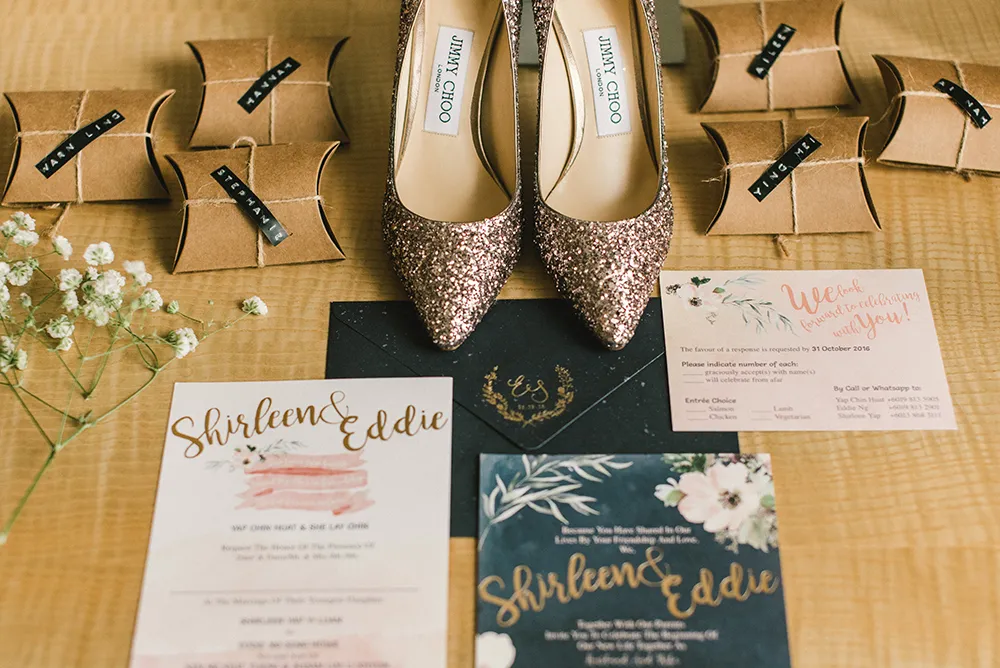 Photo by Munkeat Photography. theweddingnotebook.com