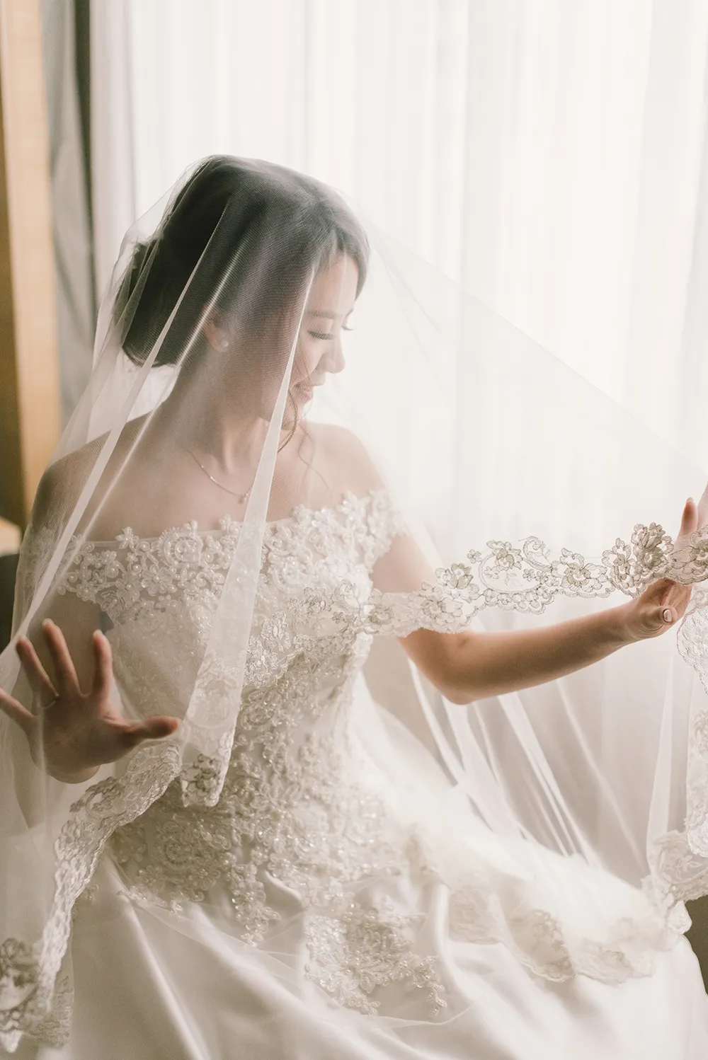 Photo by Munkeat Photography. theweddingnotebook.com