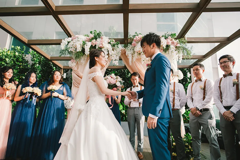 Photo by Munkeat Photography. theweddingnotebook.com