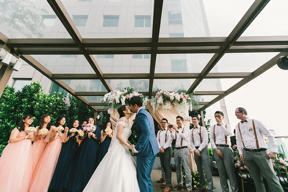 Photo by Munkeat Photography. theweddingnotebook.com