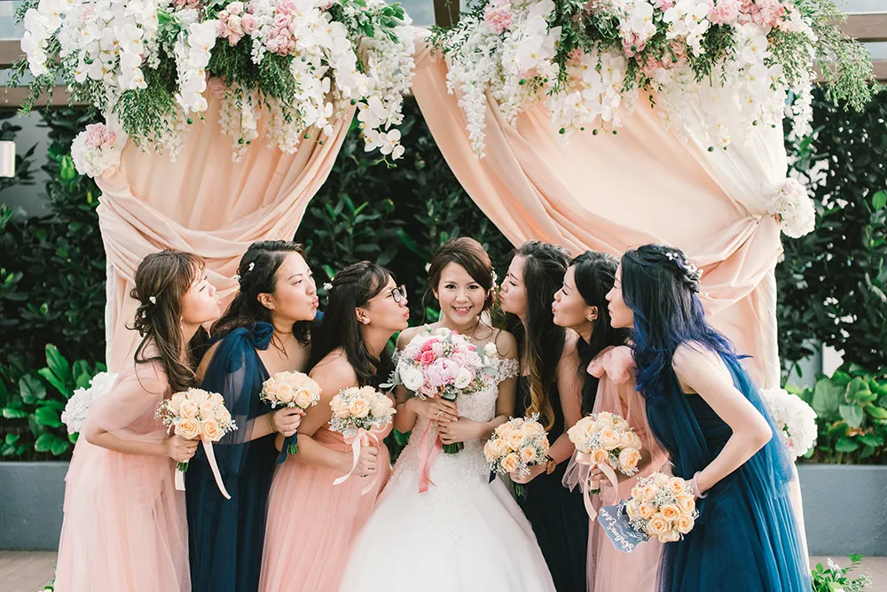 Photo by Munkeat Photography. theweddingnotebook.com