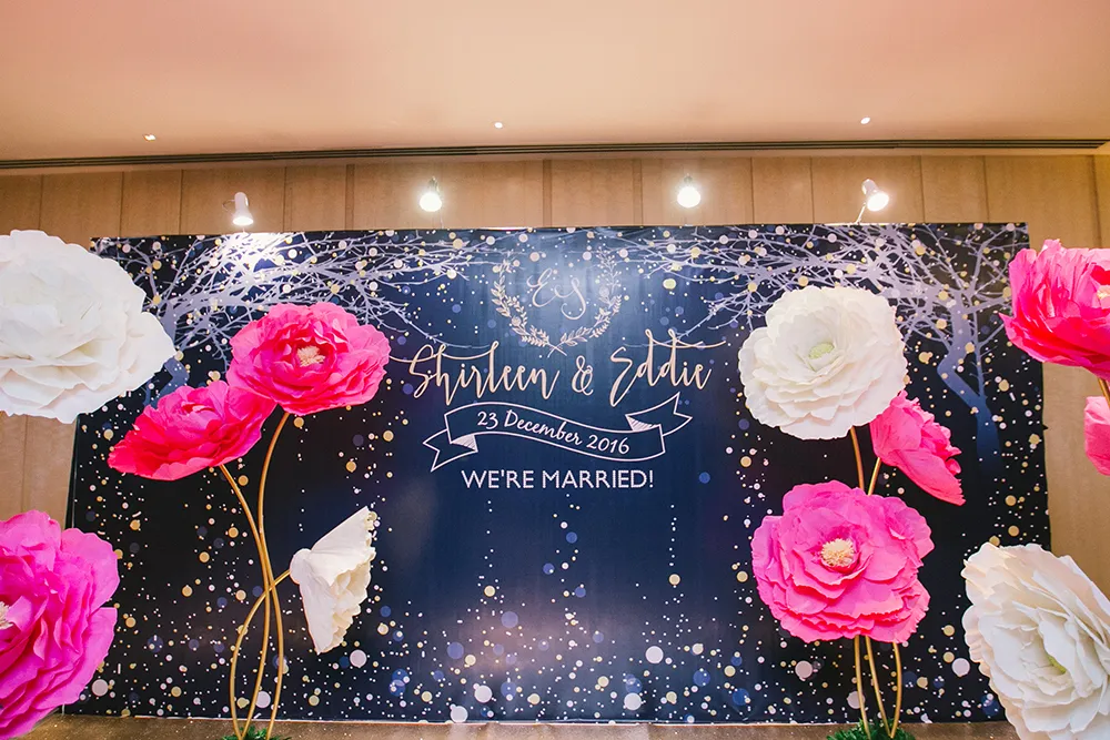 Photo by Munkeat Photography. theweddingnotebook.com