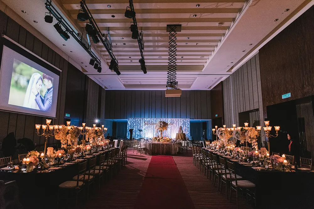 Photo by Munkeat Photography. theweddingnotebook.com