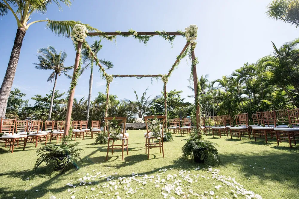 Photo by Iwan Photography. theweddingnotebook.com