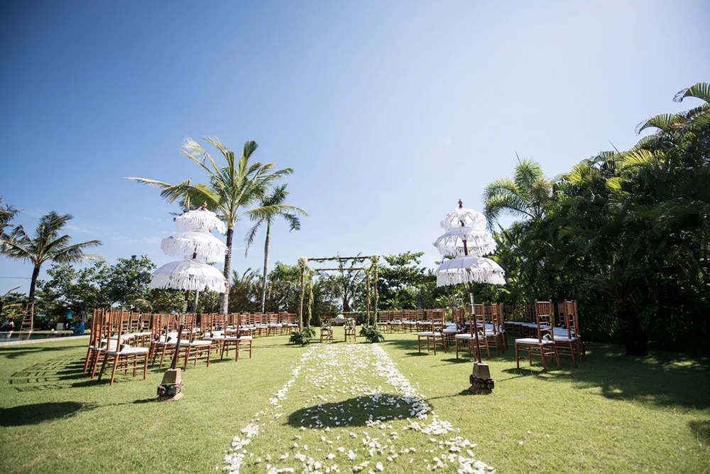 Photo by Iwan Photography. theweddingnotebook.com