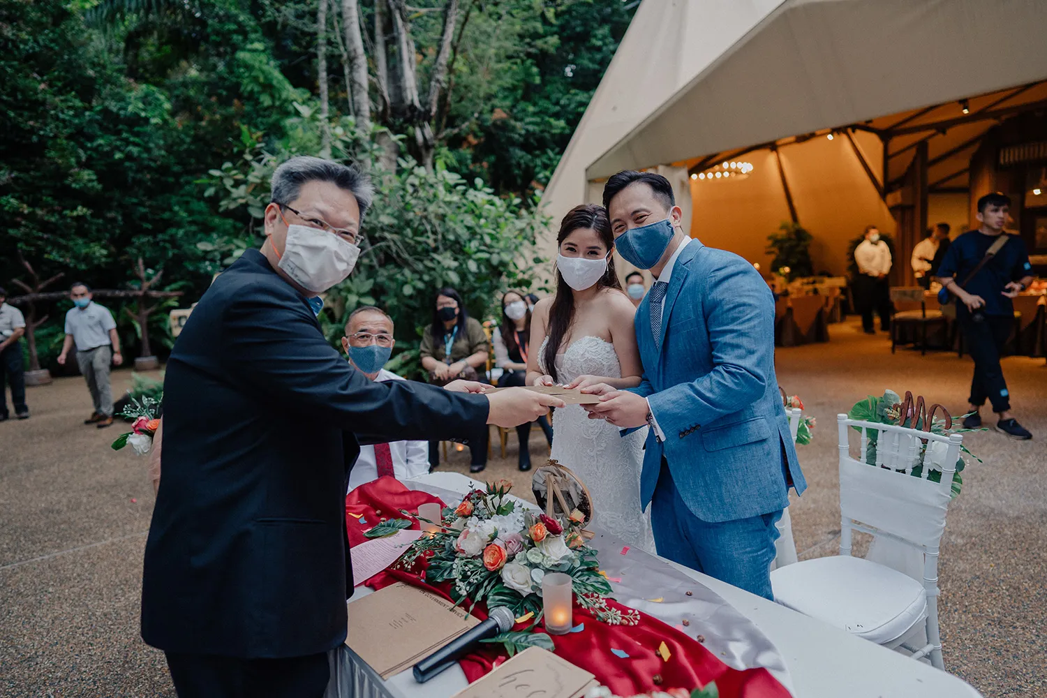 Leslie Photography. theweddingnotebook.com