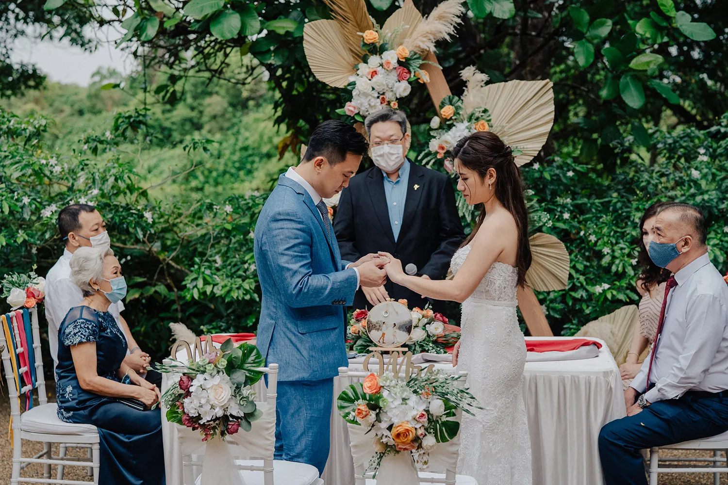 Leslie Photography. theweddingnotebook.com