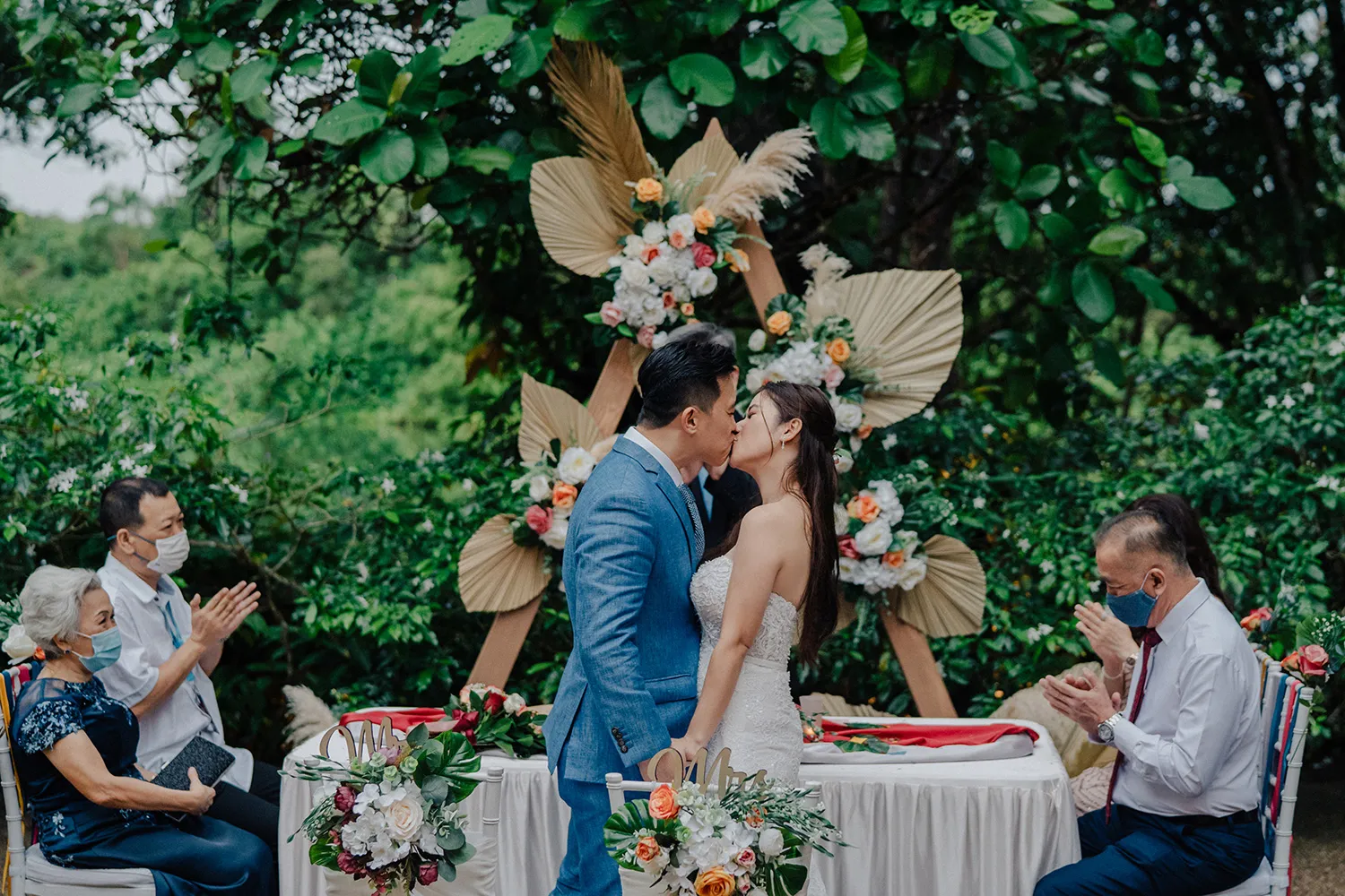 Leslie Photography. theweddingnotebook.com