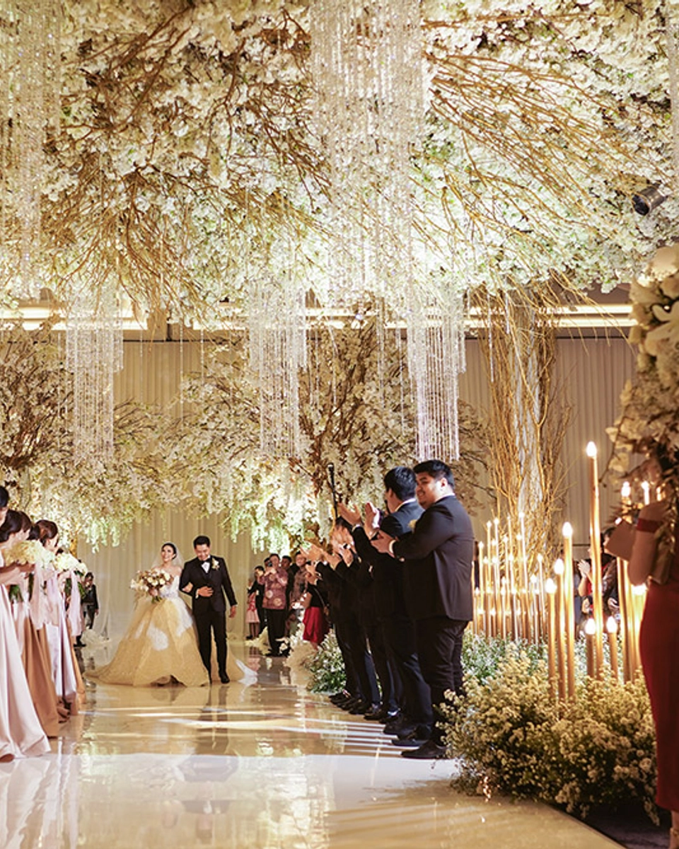A Resplendent Wedding in Classic White and Touches of Blush at Raffles Hotel Jakarta