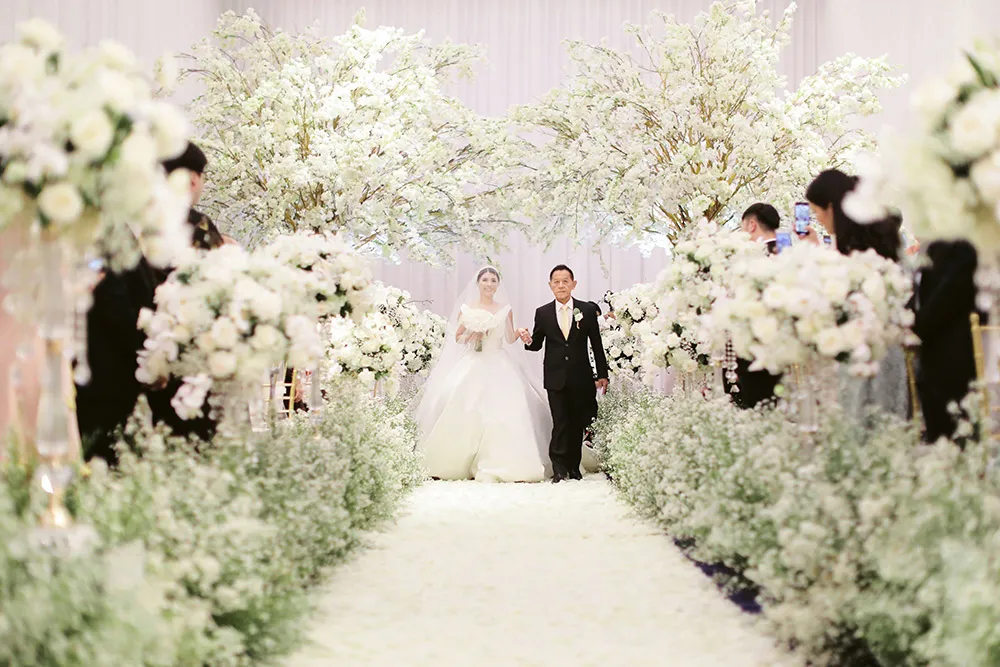 Photo by Aha of Axioo. theweddingnotebook.com