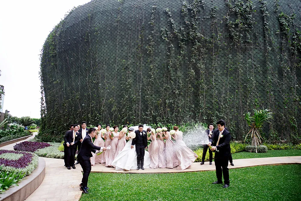 Photo by Aha of Axioo. theweddingnotebook.com