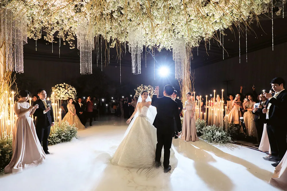 Photo by Aha of Axioo. theweddingnotebook.com