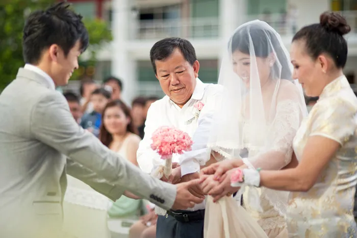 Garden wedding. Photography by Inlight Photos. theweddingnotebook.com