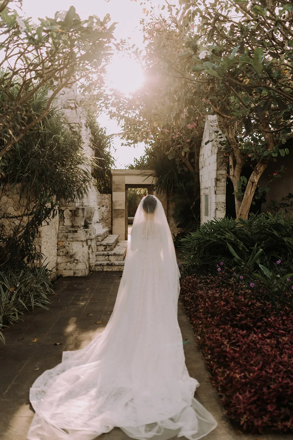 Photo by Fire Wood And Earth. theweddingnotebook.com