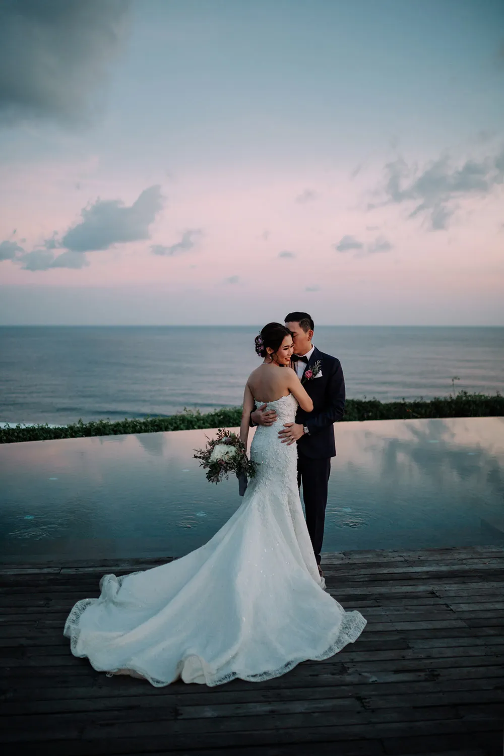 Photo by Fire Wood And Earth. theweddingnotebook.com