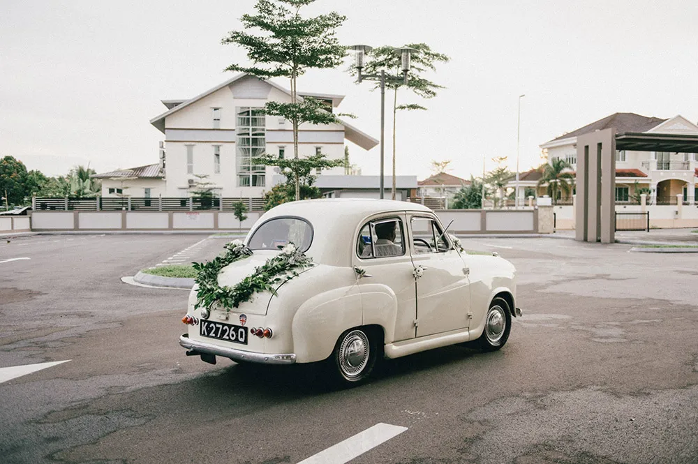 Photo by Andy Phe Photography. theweddingnotebook.com