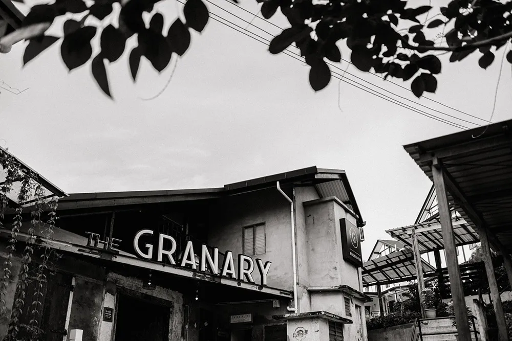 Photo by Andy Phe Photography. theweddingnotebook.com