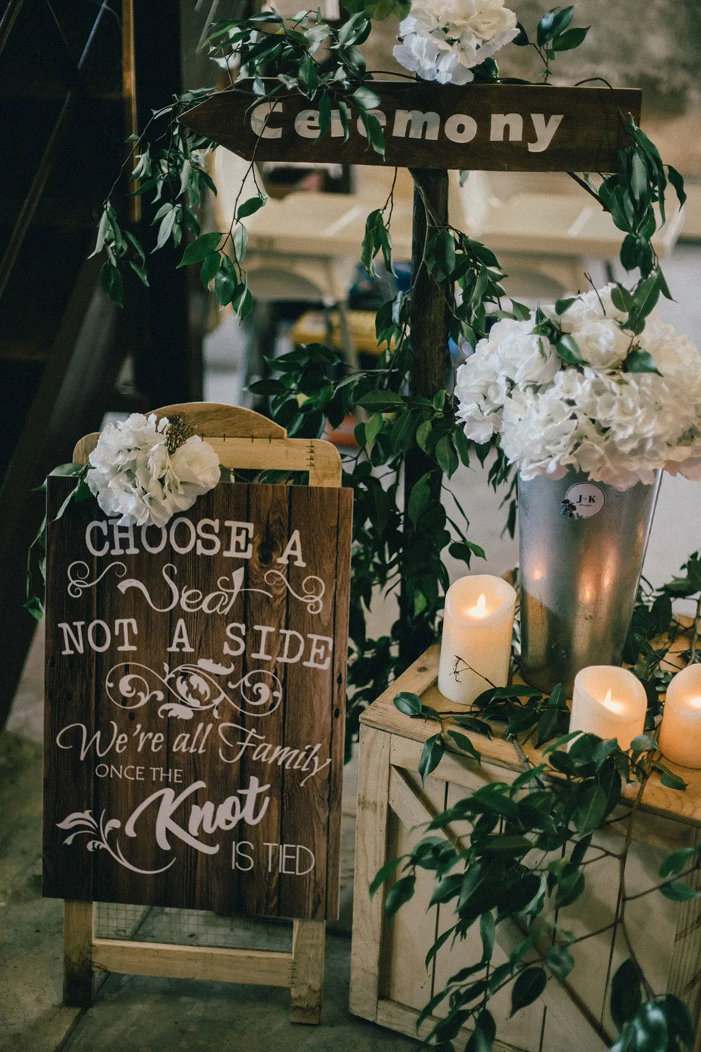 Photo by Andy Phe Photography. theweddingnotebook.com