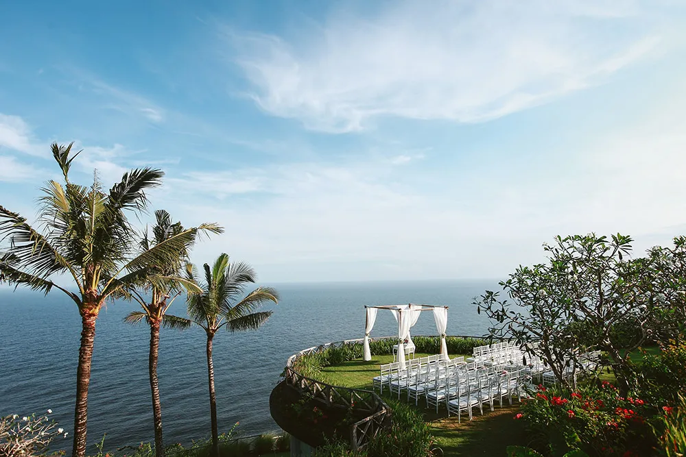 Photo by Maxtu Photography. theweddingnotebook.com