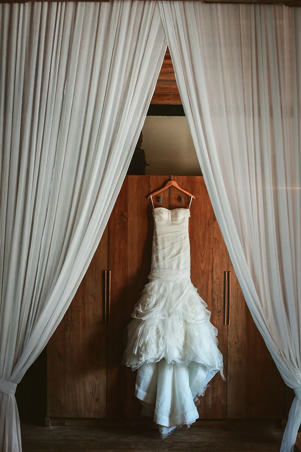 Photo by Maxtu Photography. theweddingnotebook.com