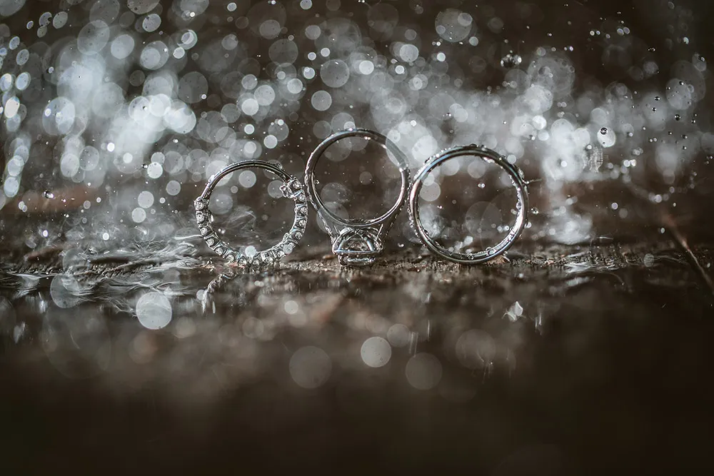 Photo by Maxtu Photography. theweddingnotebook.com