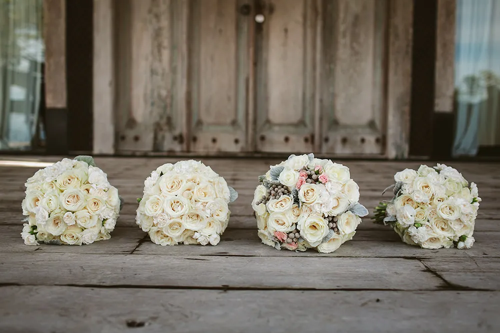 Photo by Maxtu Photography. theweddingnotebook.com