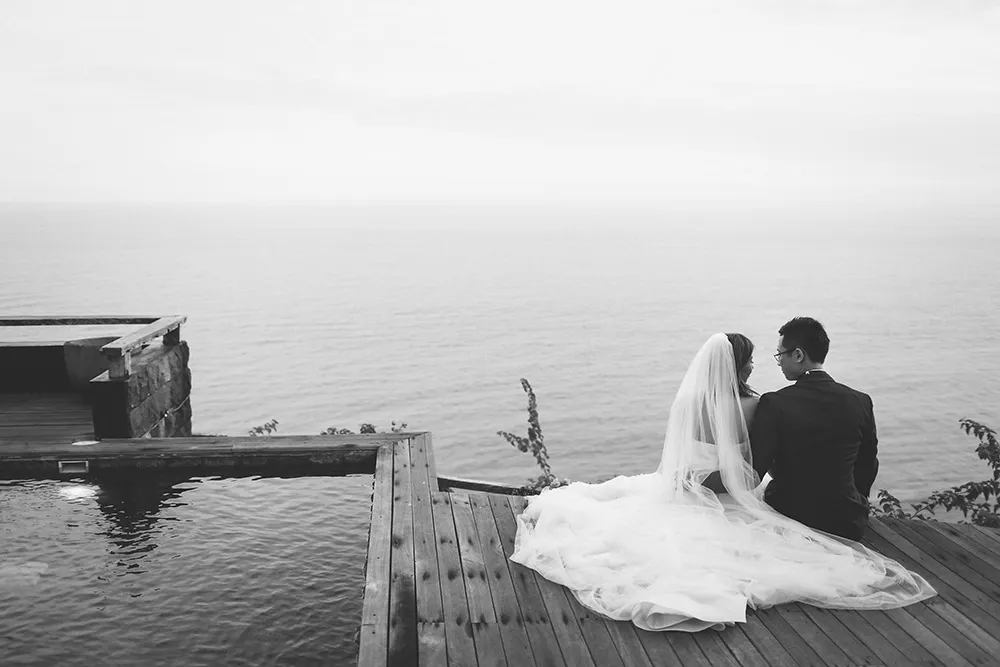 Photo by Maxtu Photography. theweddingnotebook.com