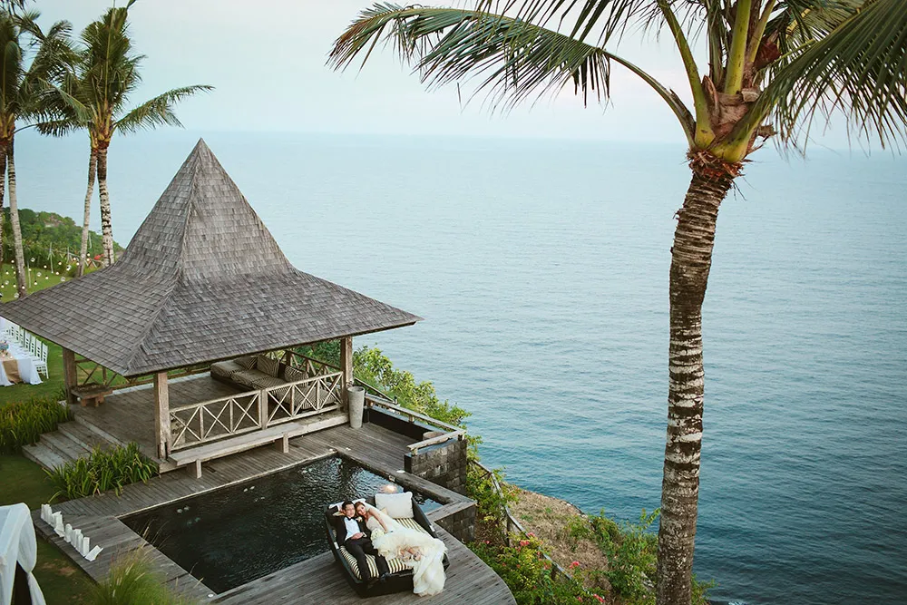 Photo by Maxtu Photography. theweddingnotebook.com