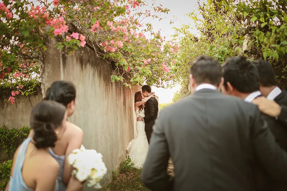 Photo by Maxtu Photography. theweddingnotebook.com