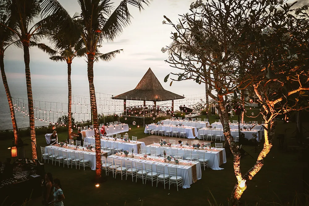 Photo by Maxtu Photography. theweddingnotebook.com