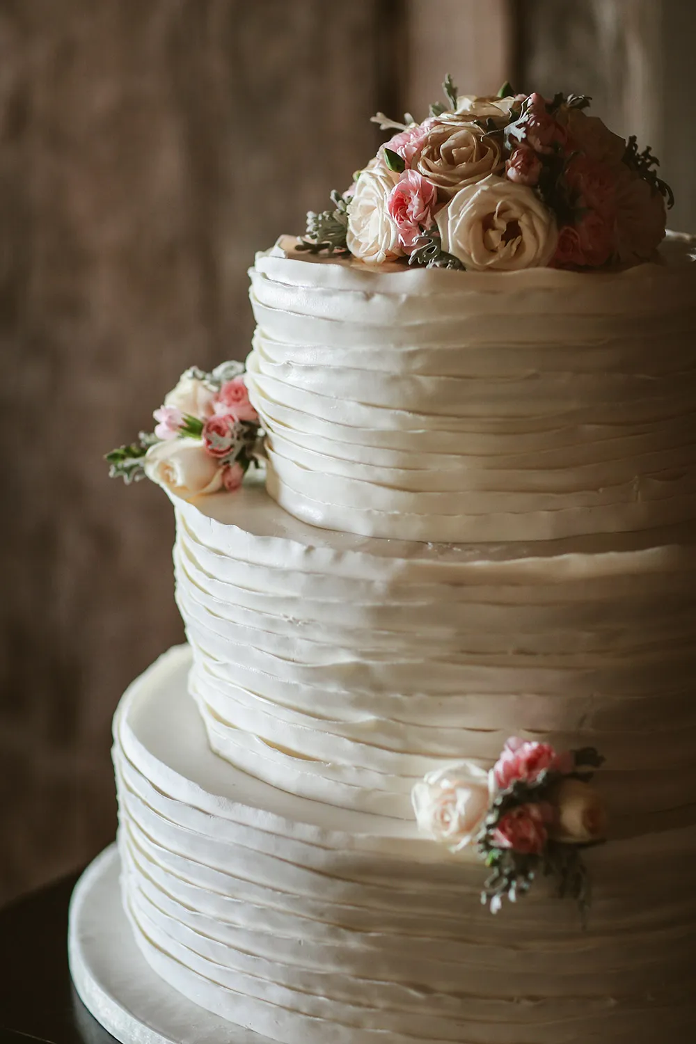 Photo by Maxtu Photography. theweddingnotebook.com