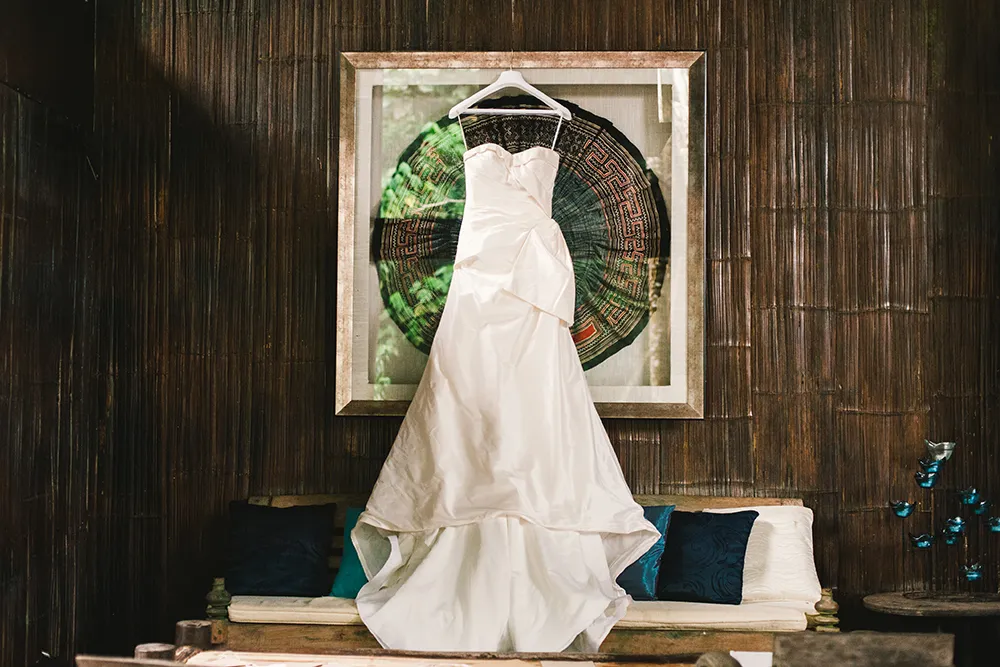 Photo by Munkeat Photography. theweddingnotebook.com