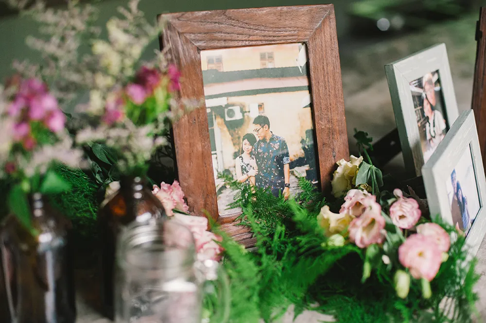 Photo by Munkeat Photography. theweddingnotebook.com