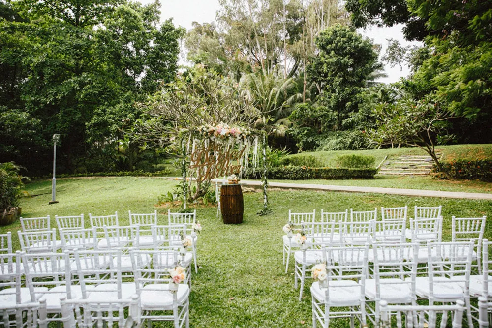 Photo by AndroidsinBoots Photography. theweddingnotebook.com