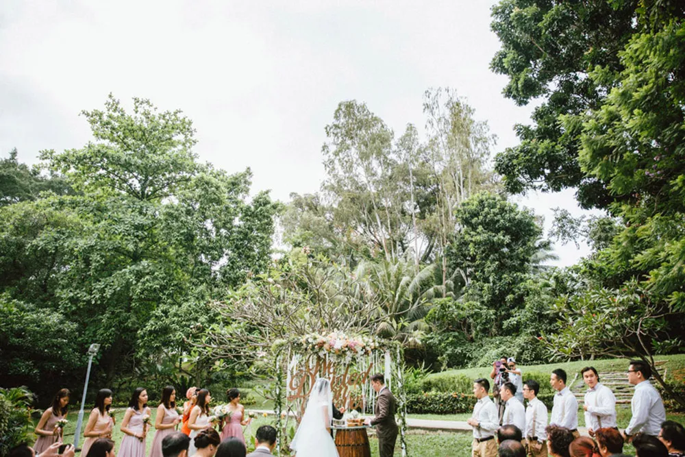 Photo by AndroidsinBoots Photography. theweddingnotebook.com