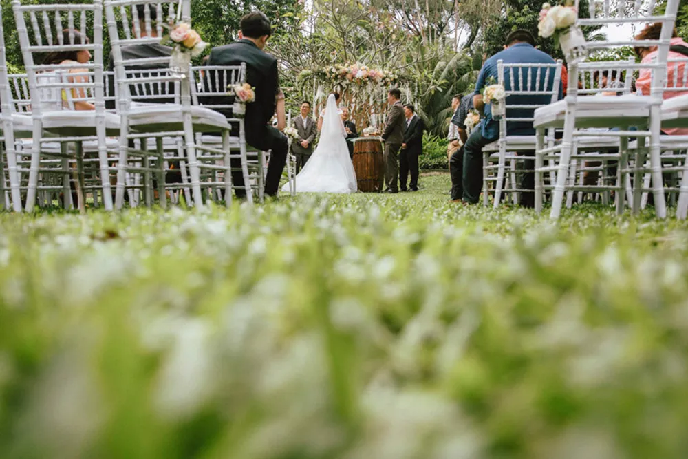 Photo by AndroidsinBoots Photography. theweddingnotebook.com