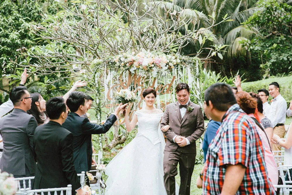 Photo by AndroidsinBoots Photography. theweddingnotebook.com