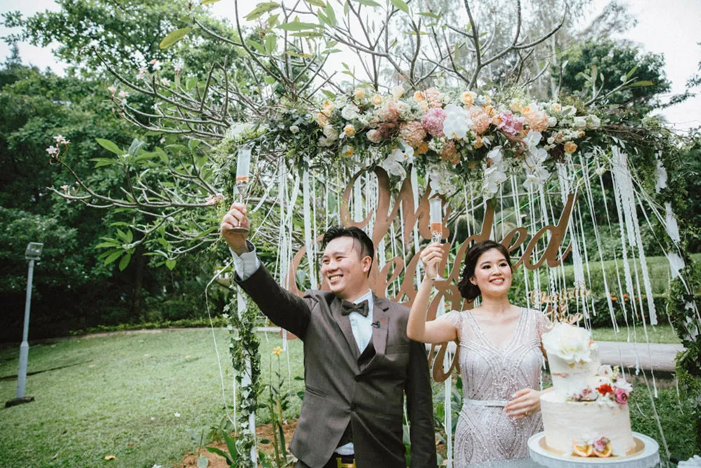 Photo by AndroidsinBoots Photography. theweddingnotebook.com