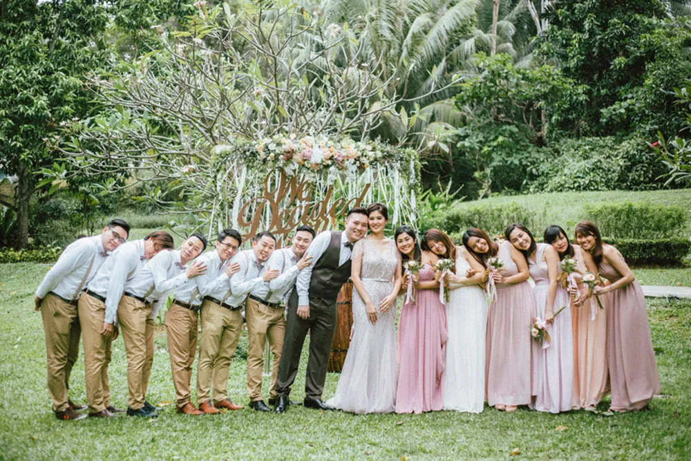 Photo by AndroidsinBoots Photography. theweddingnotebook.com