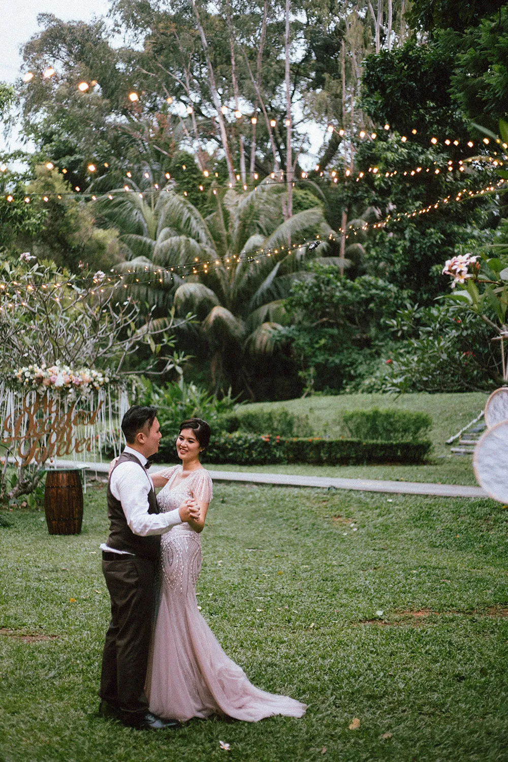 Photo by AndroidsinBoots Photography. theweddingnotebook.com