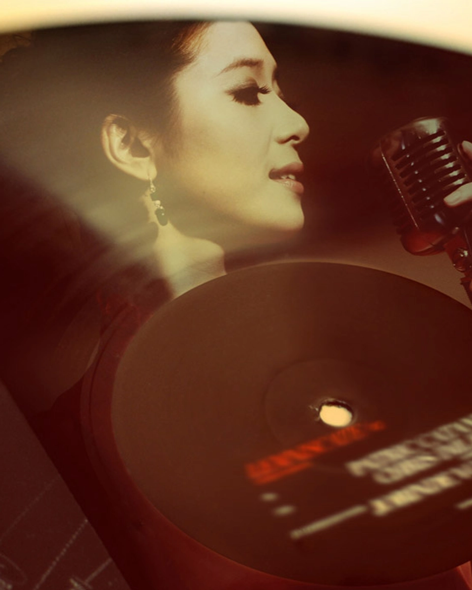 A Shanghai Songstress