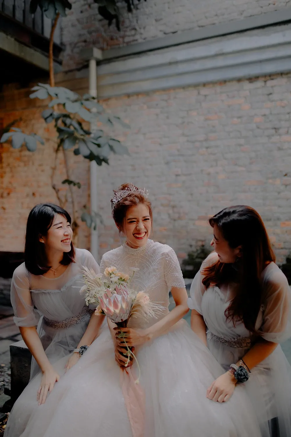 Bridesmaids at Halaman – A Boutique Guesthouse in Kuala LumpurJessielyee Photography. theweddingnotebook.com