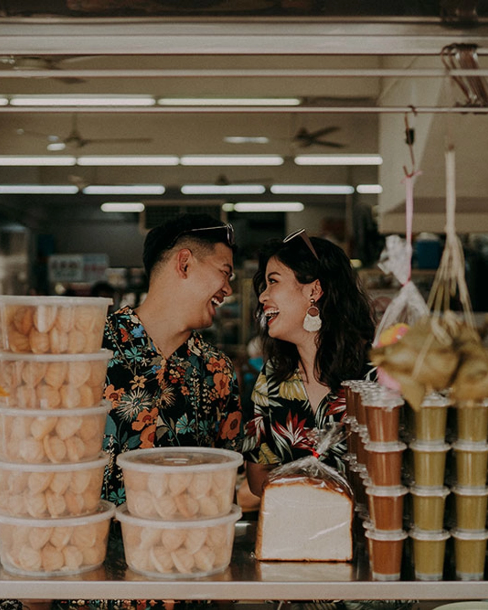 A Tip of the Hat to a Couple’s Beautiful Dating History Through Bridal Portraits at Restoran Yong Len, TTDI