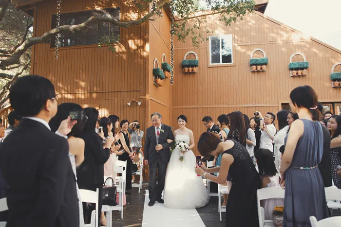 Photo by Ian Photography. theweddingnotebook.com