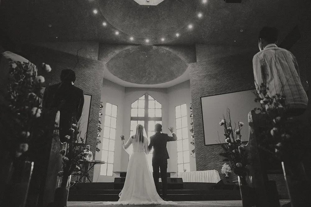 Photo by Samuel Goh Photography. theweddingnotebook.com