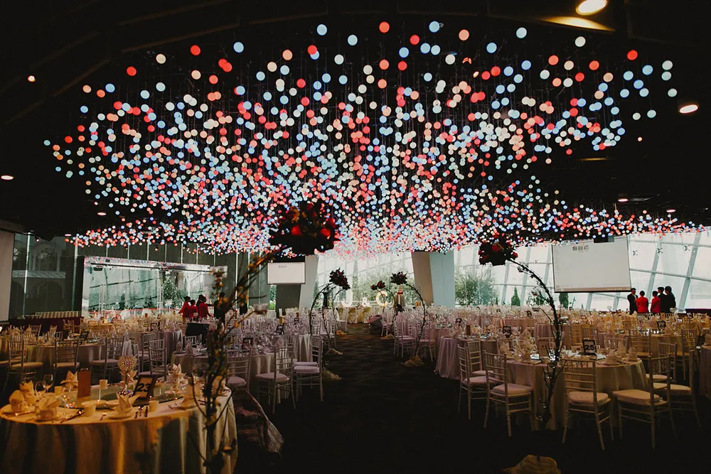 Photo by Samuel Goh Photography. theweddingnotebook.com