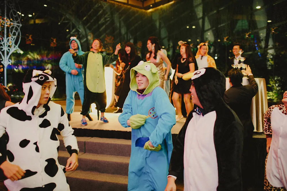 Photo by Samuel Goh Photography. theweddingnotebook.com