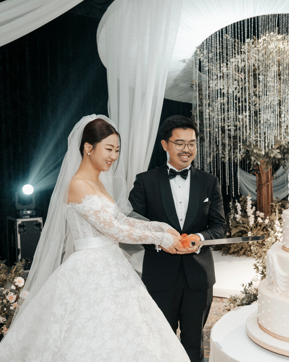 A Wedding at JW Marriott KL with Crystalline Elegance and Cultural Grace