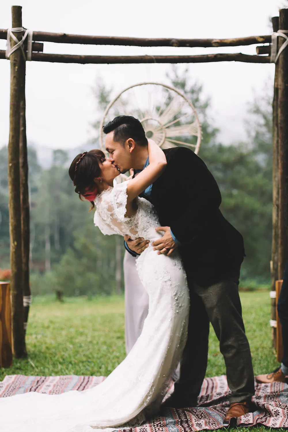 Photo by Fire, Wood and Earth Photography. theweddingnotebook.com