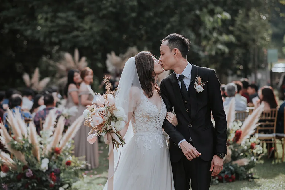 Zach Chin Photography. theweddingnotebook.com